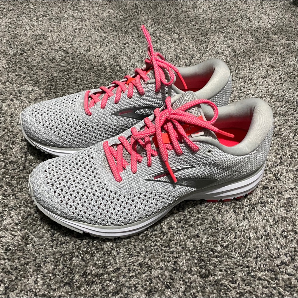 Brooks Revel 2 NWOT
